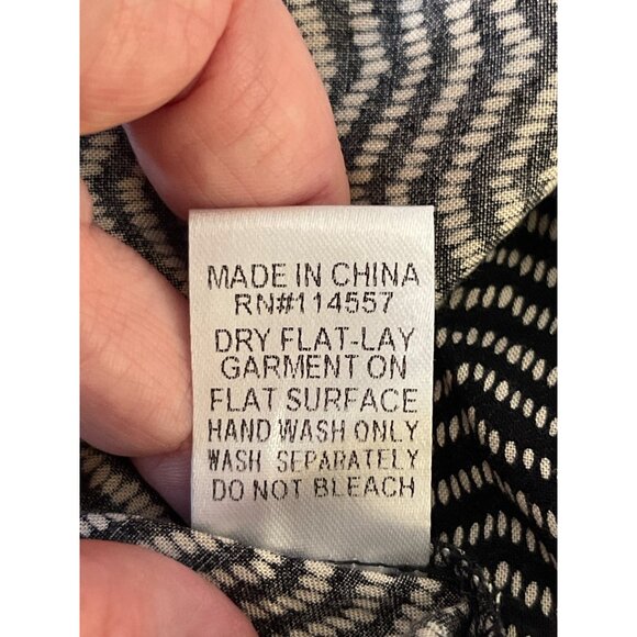 THML Sleeveless Blouse  Keyhole V Neck Size XS  Chevron - Picture 8 of 8